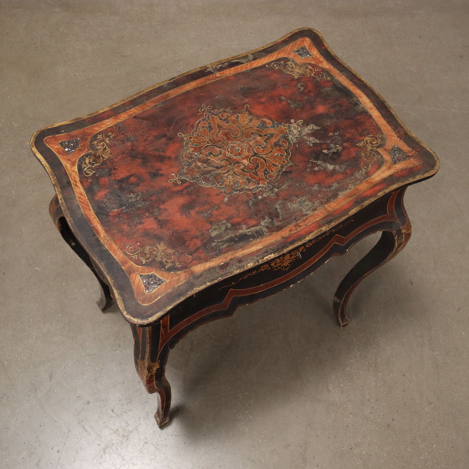  | Antiques  Side & Coffee Tables