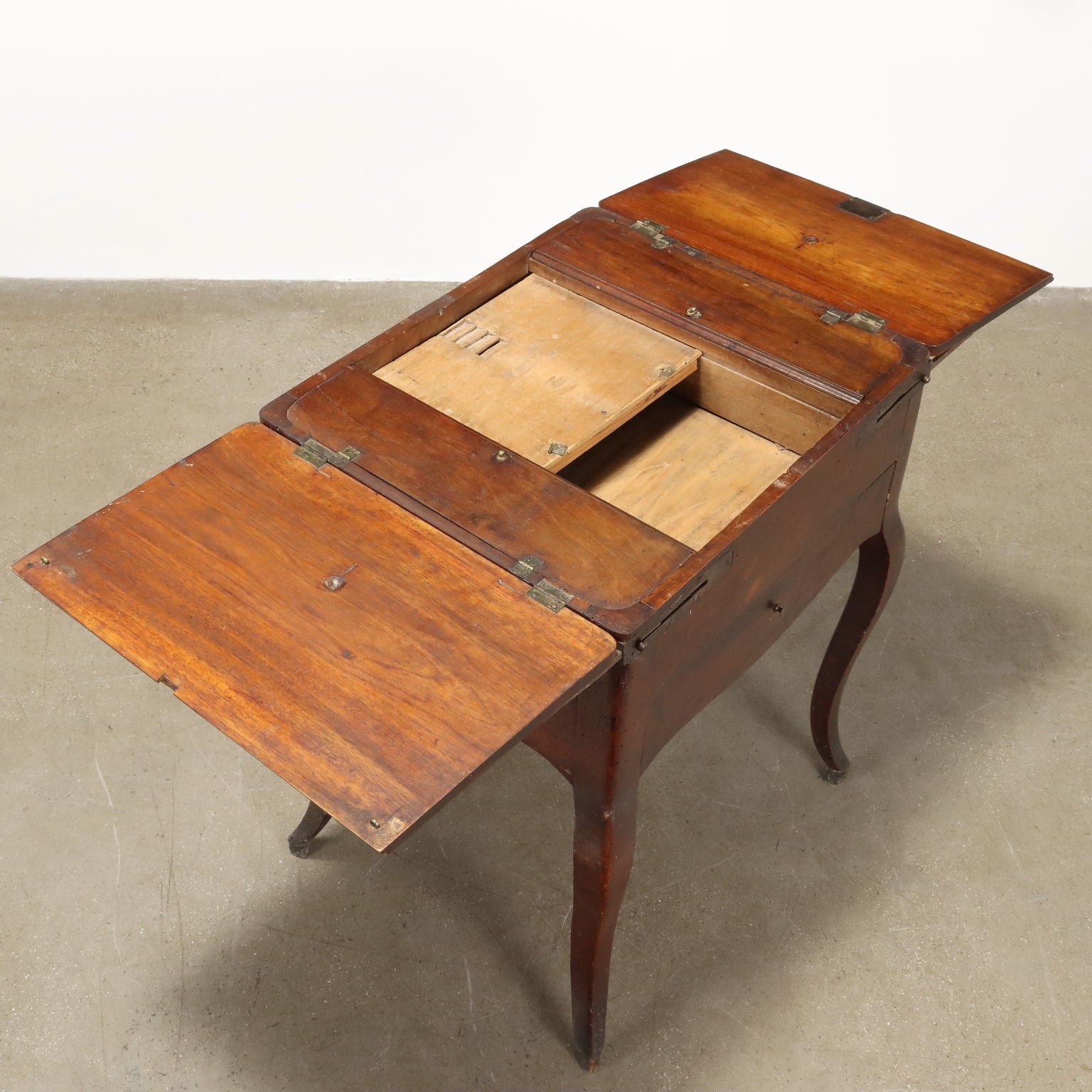  | Antiques  Side & Coffee Tables