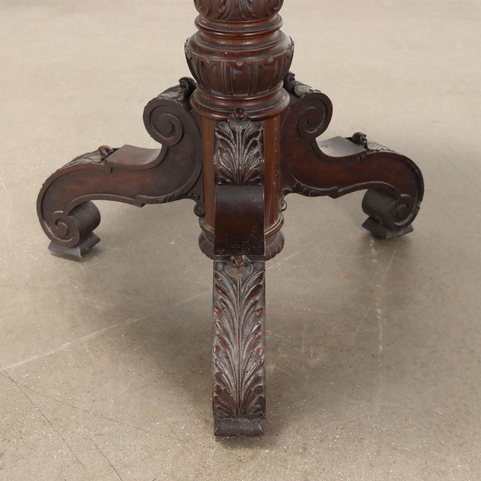  | Antiques  Side & Coffee Tables