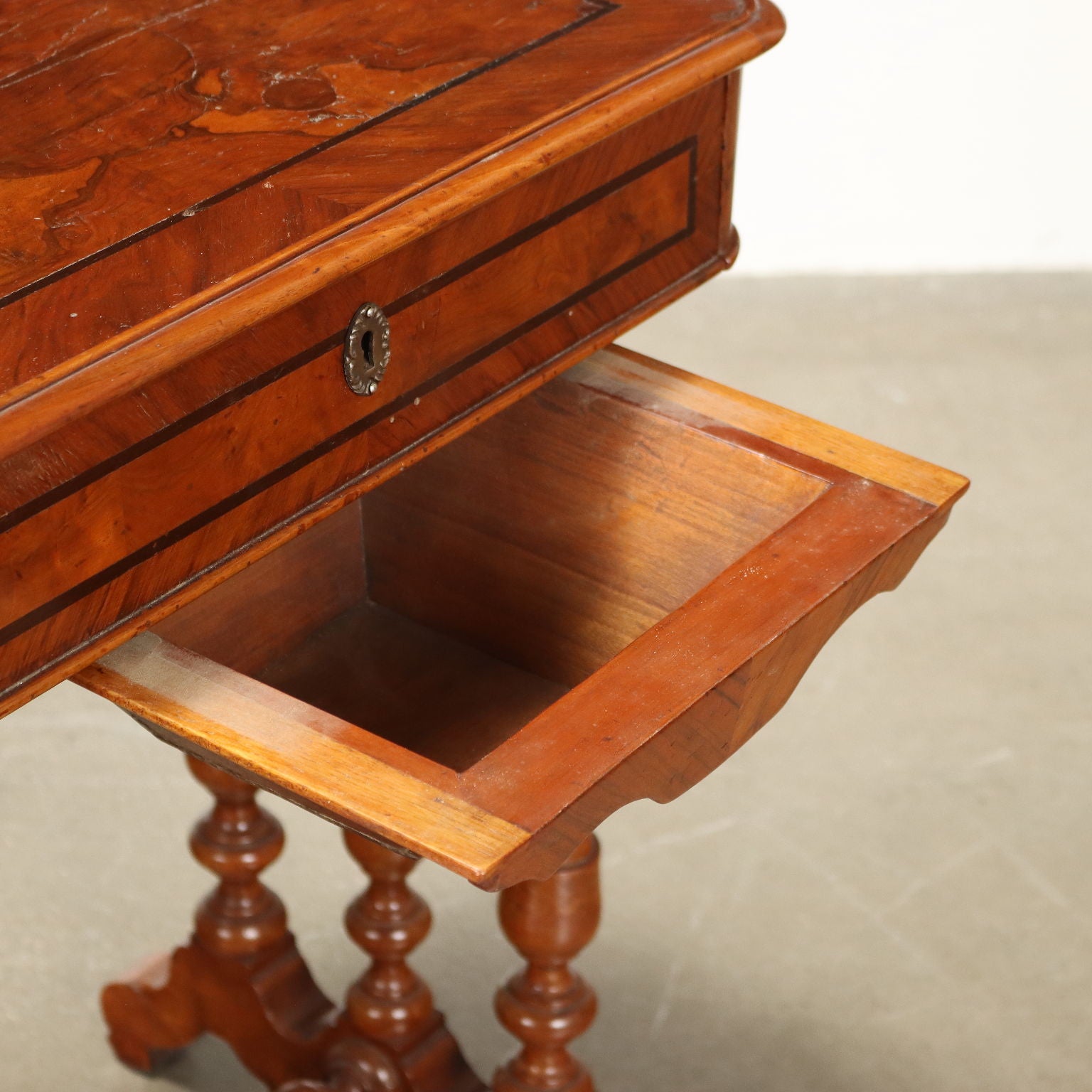  | Antiques  Side & Coffee Tables