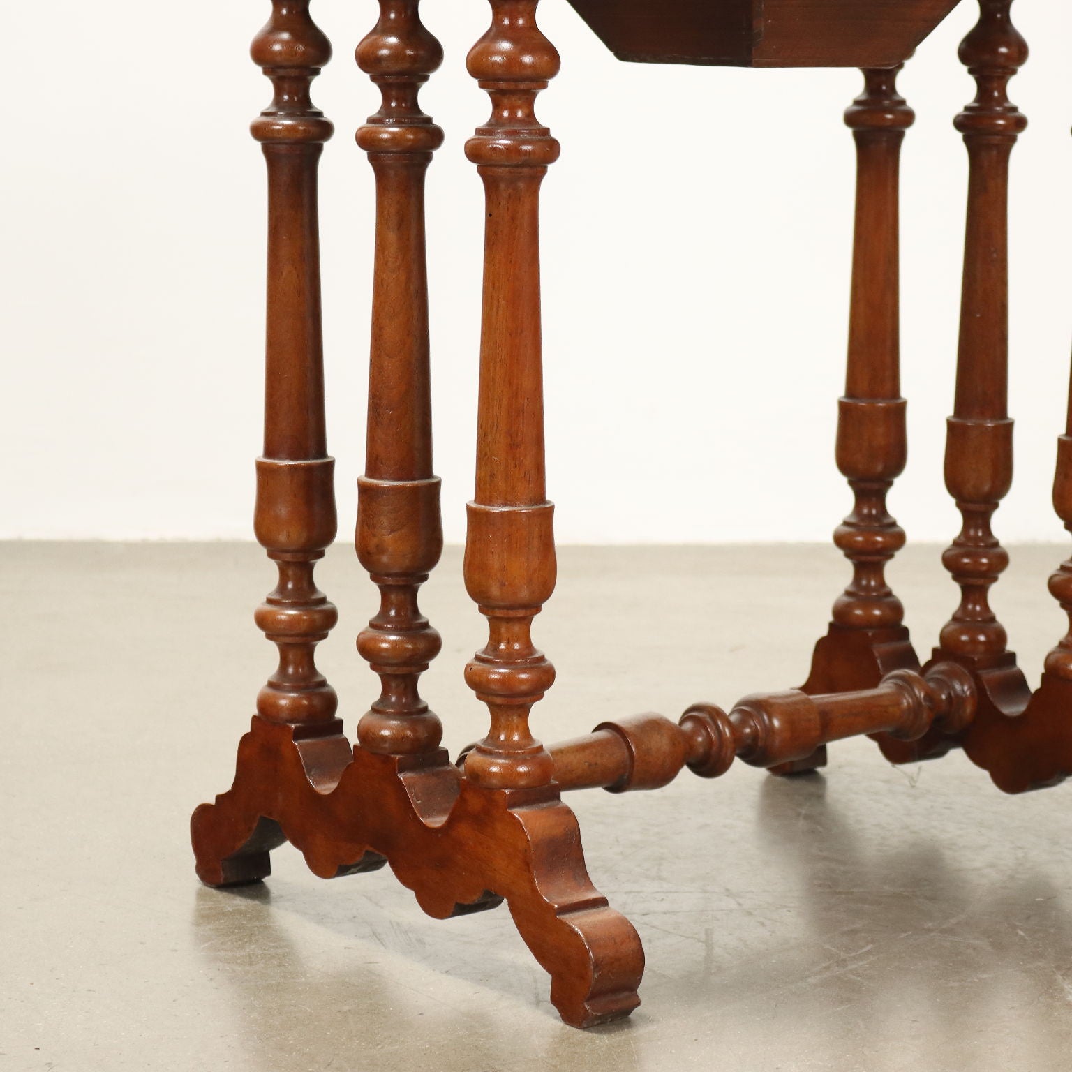  | Antiques  Side & Coffee Tables