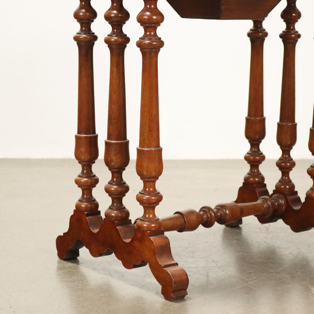  | Antiques  Side & Coffee Tables