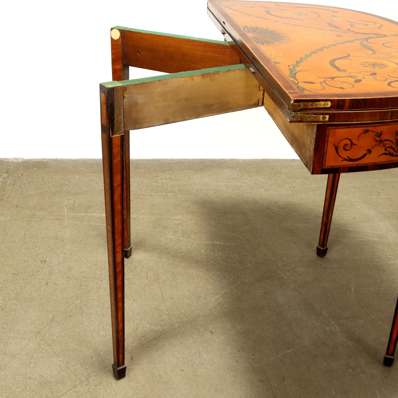  | Antiques  Side & Coffee Tables