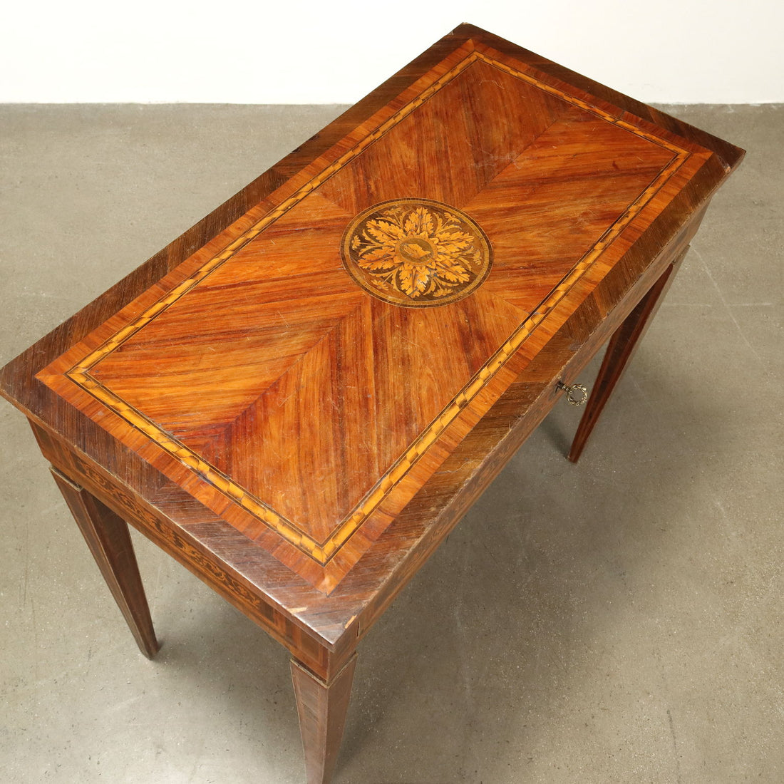  | Antiques  Side & Coffee Tables