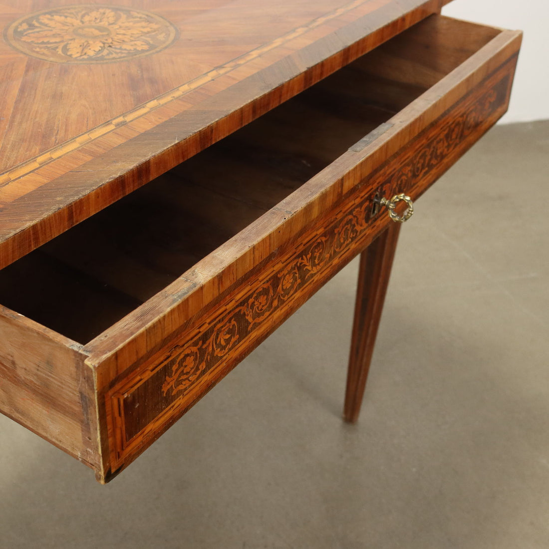  | Antiques  Side & Coffee Tables