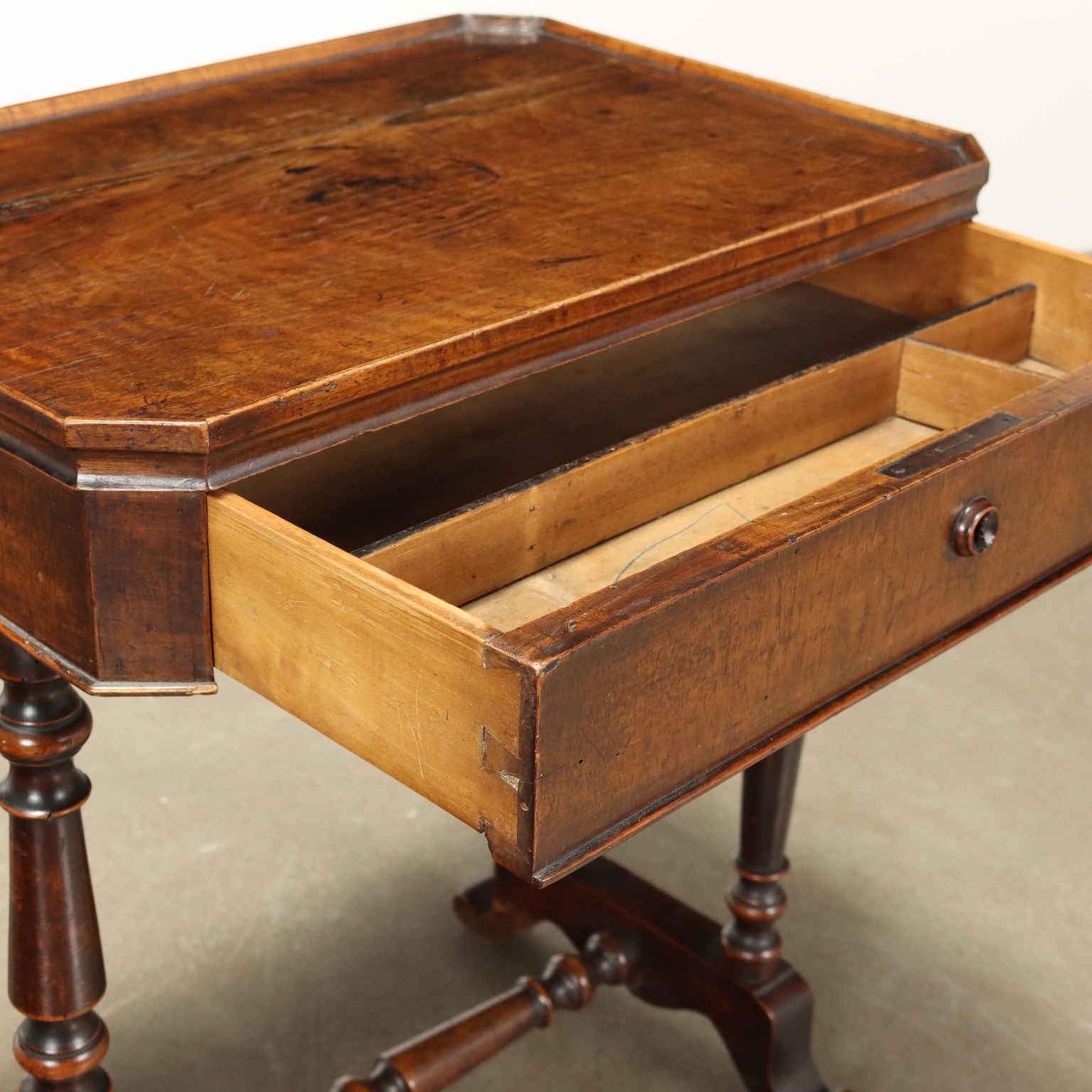  | Antiques  Side & Coffee Tables