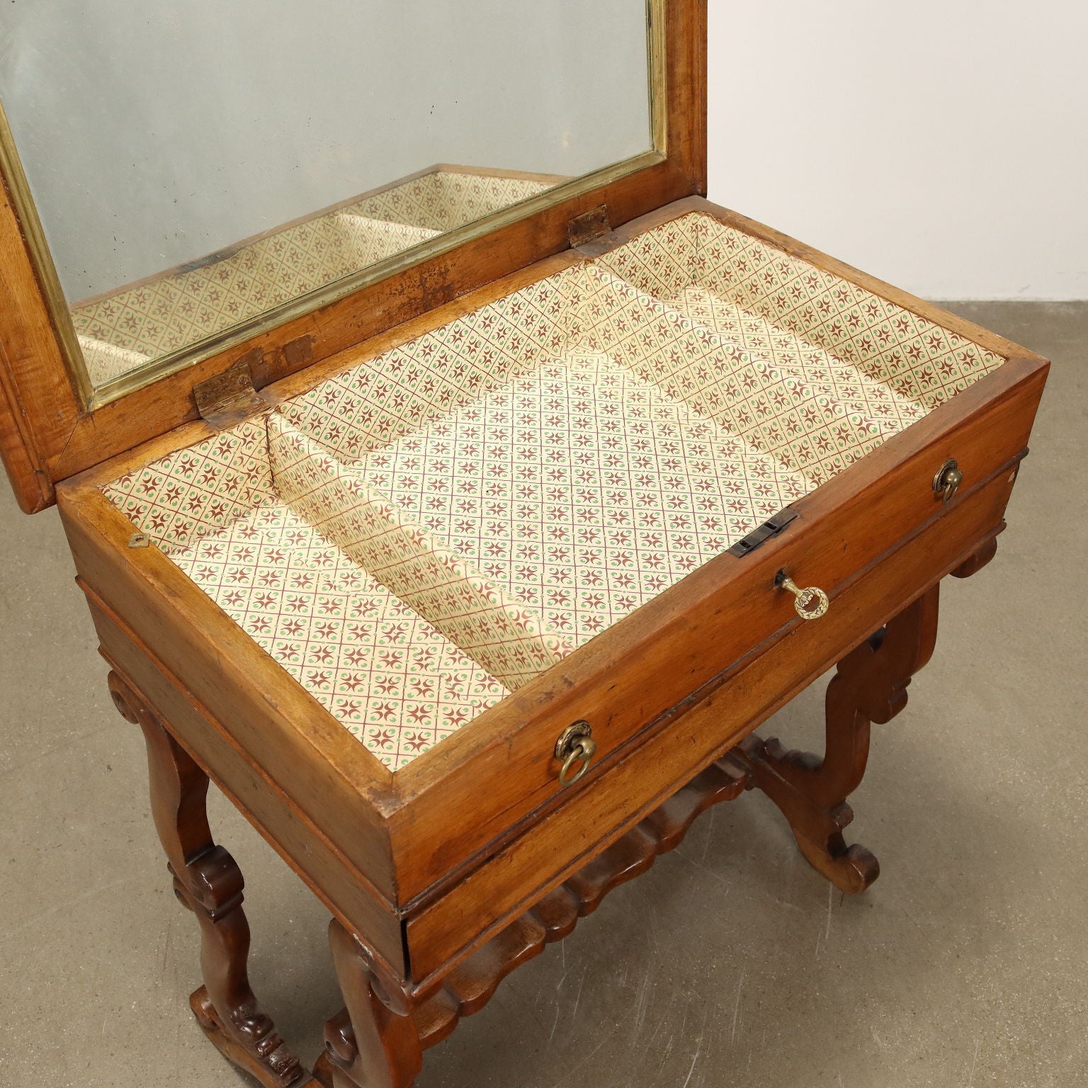  | Antiques  Side & Coffee Tables