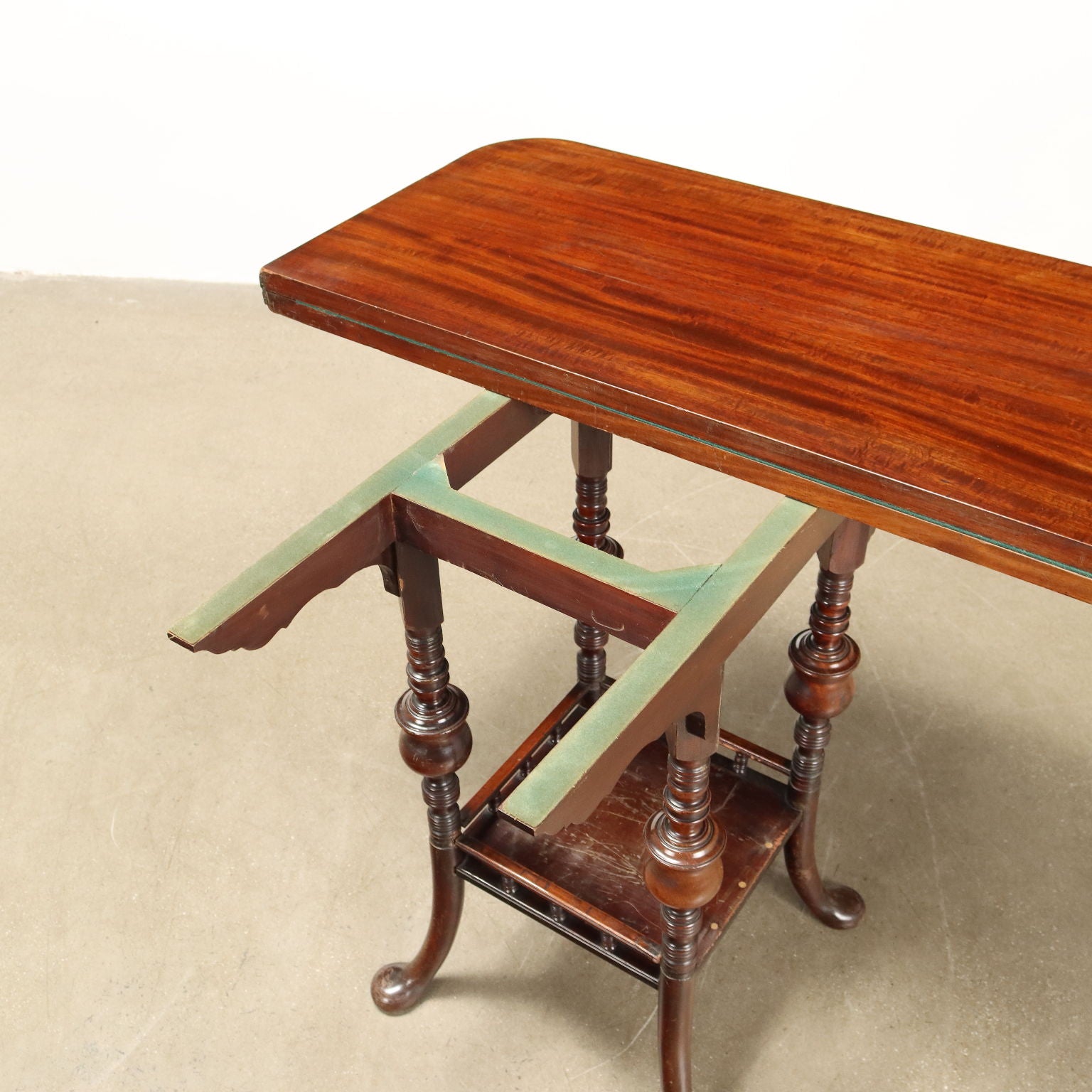  | Antiques  Side & Coffee Tables