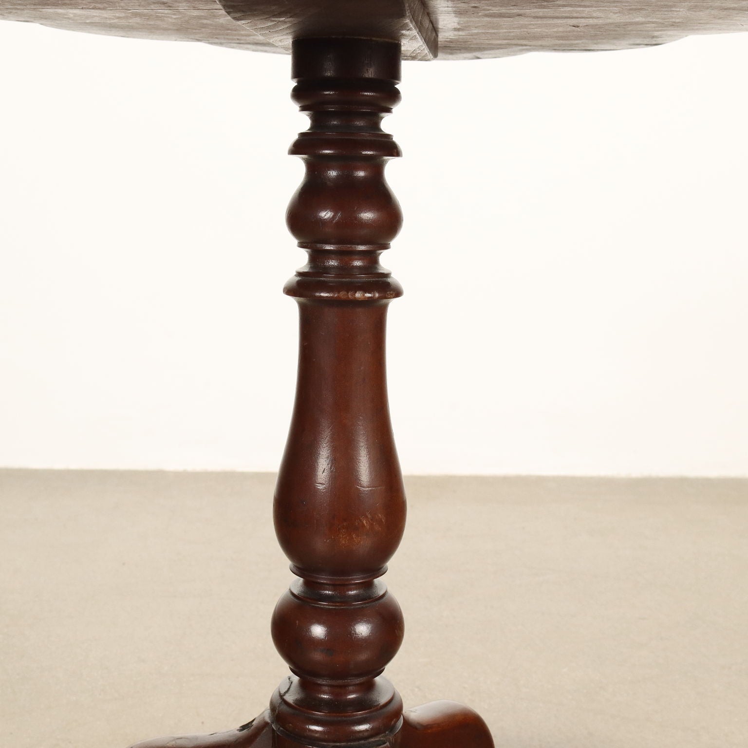  | Antiques  Side & Coffee Tables