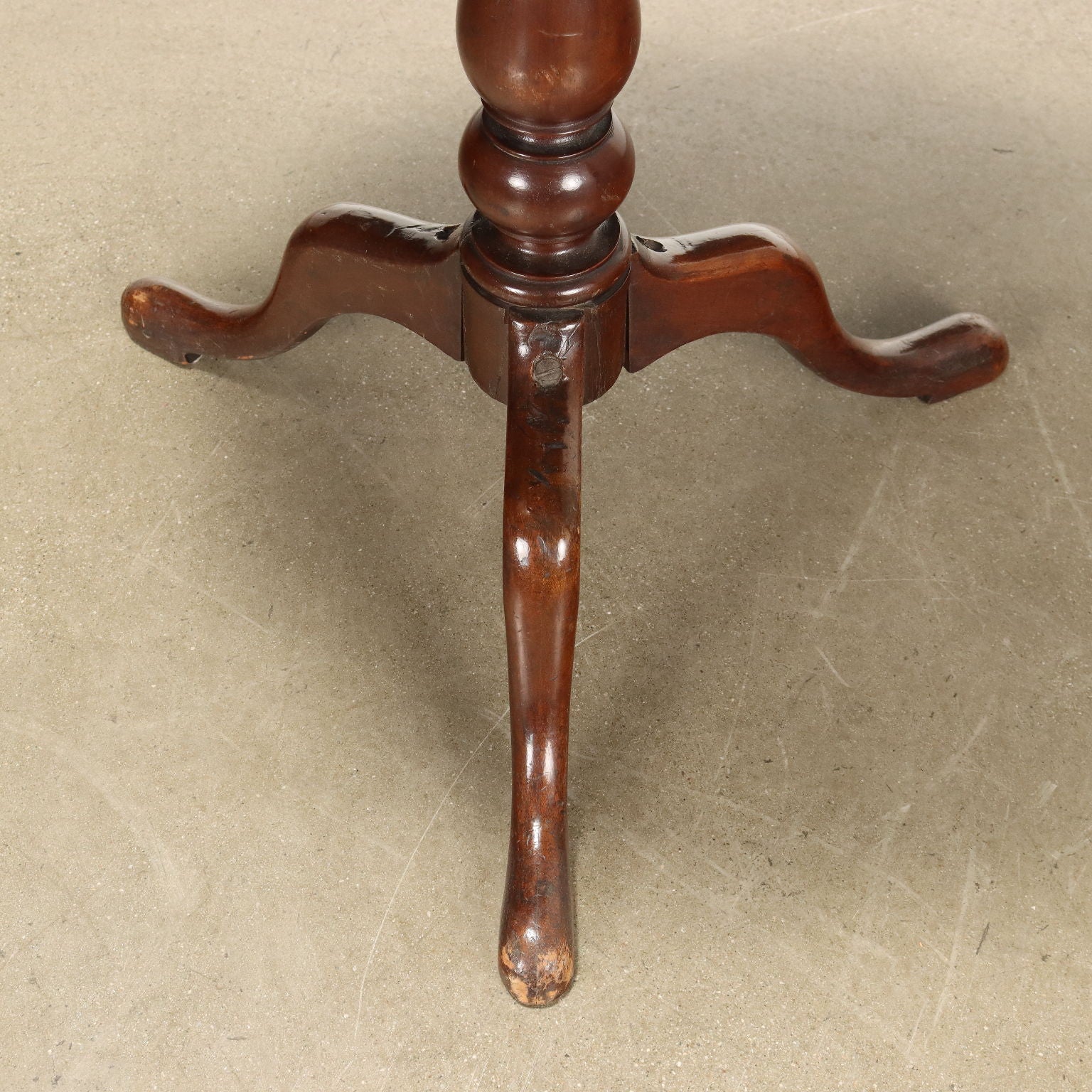  | Antiques  Side & Coffee Tables