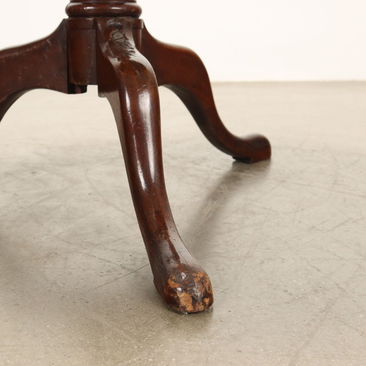  | Antiques  Side & Coffee Tables