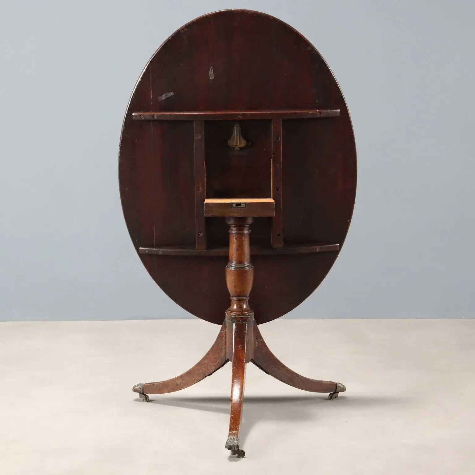 Antique Table Mahogany Oval Shaped England XIX Century - England, Mid XIX Century | Antiques | Side & Coffee Tables
