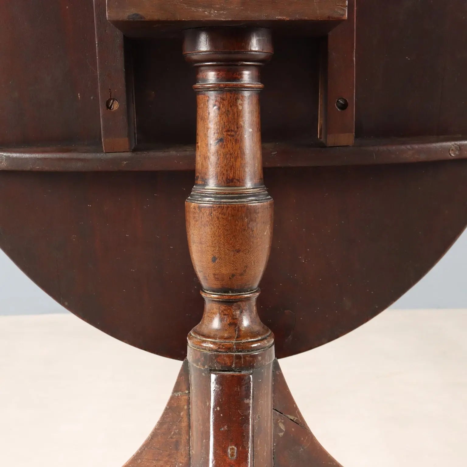 Antique Table Mahogany Oval Shaped England XIX Century - England, Mid XIX Century | Antiques | Side & Coffee Tables