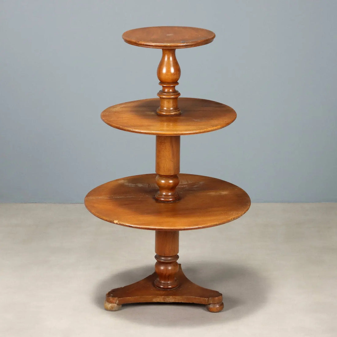 Walnut Etagere - Italy Mid 19th Century