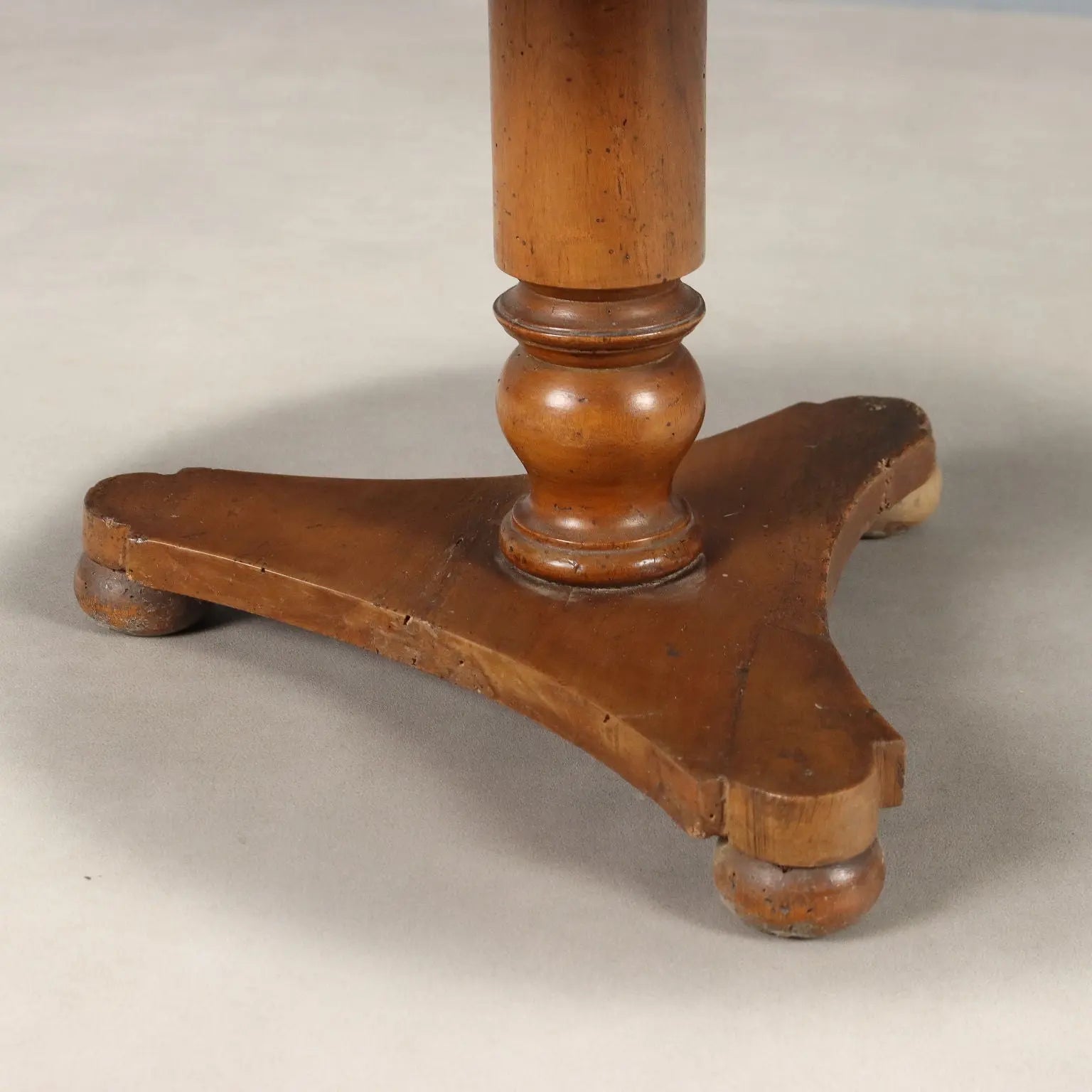 Walnut Etagere - Italy Mid 19th Century