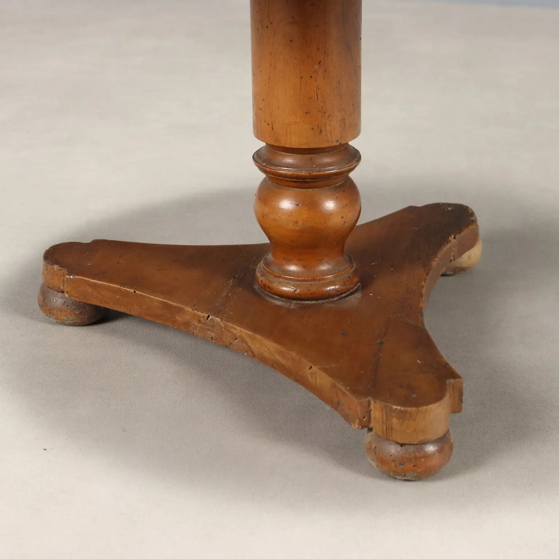 Walnut Etagere - Italy Mid 19th Century