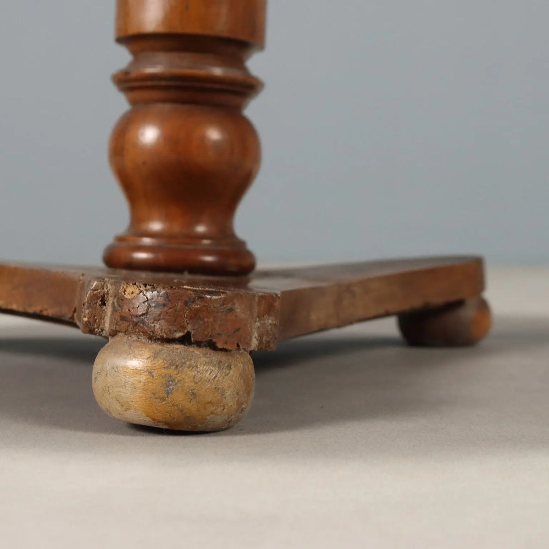 Walnut Etagere - Italy Mid 19th Century
