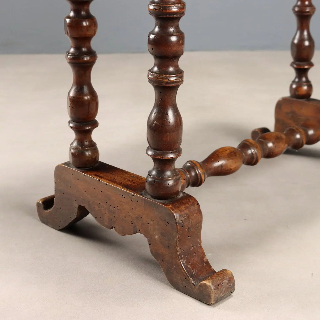 Work Table in Walnut - Italy 19th Century