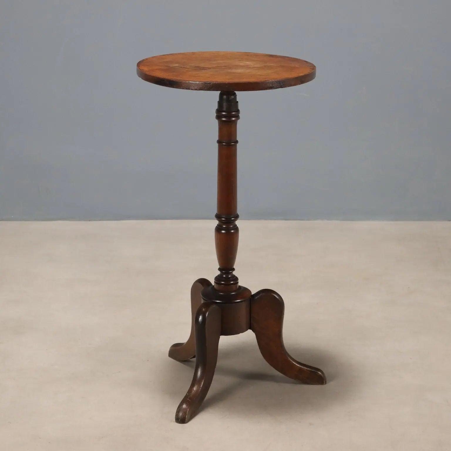 Small Antique Table Walnut Beech Italy XX Century - Italy, Early XX Century | Antiques | Side & Coffee Tables