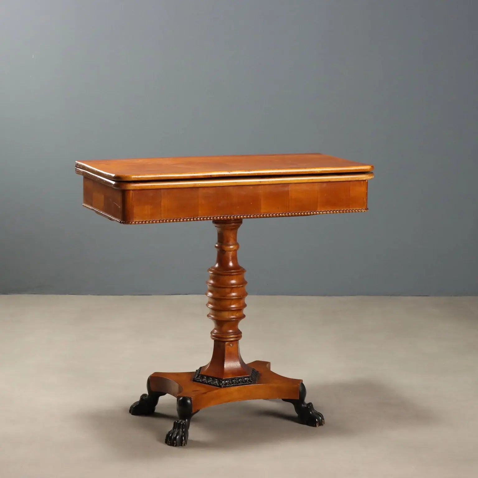 Citronnier Game Table - England 19th Century