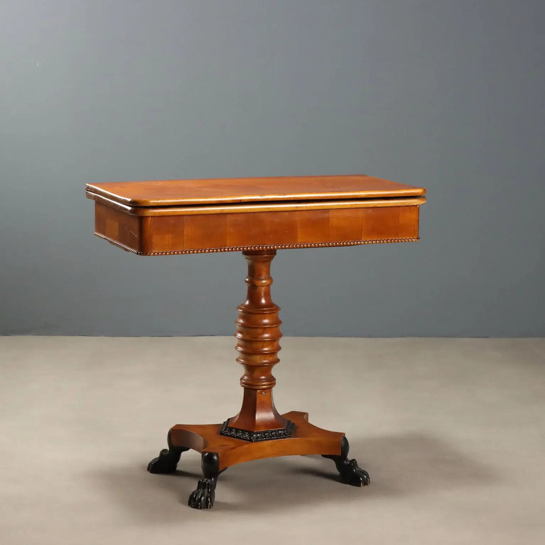 Citronnier Game Table - England 19th Century
