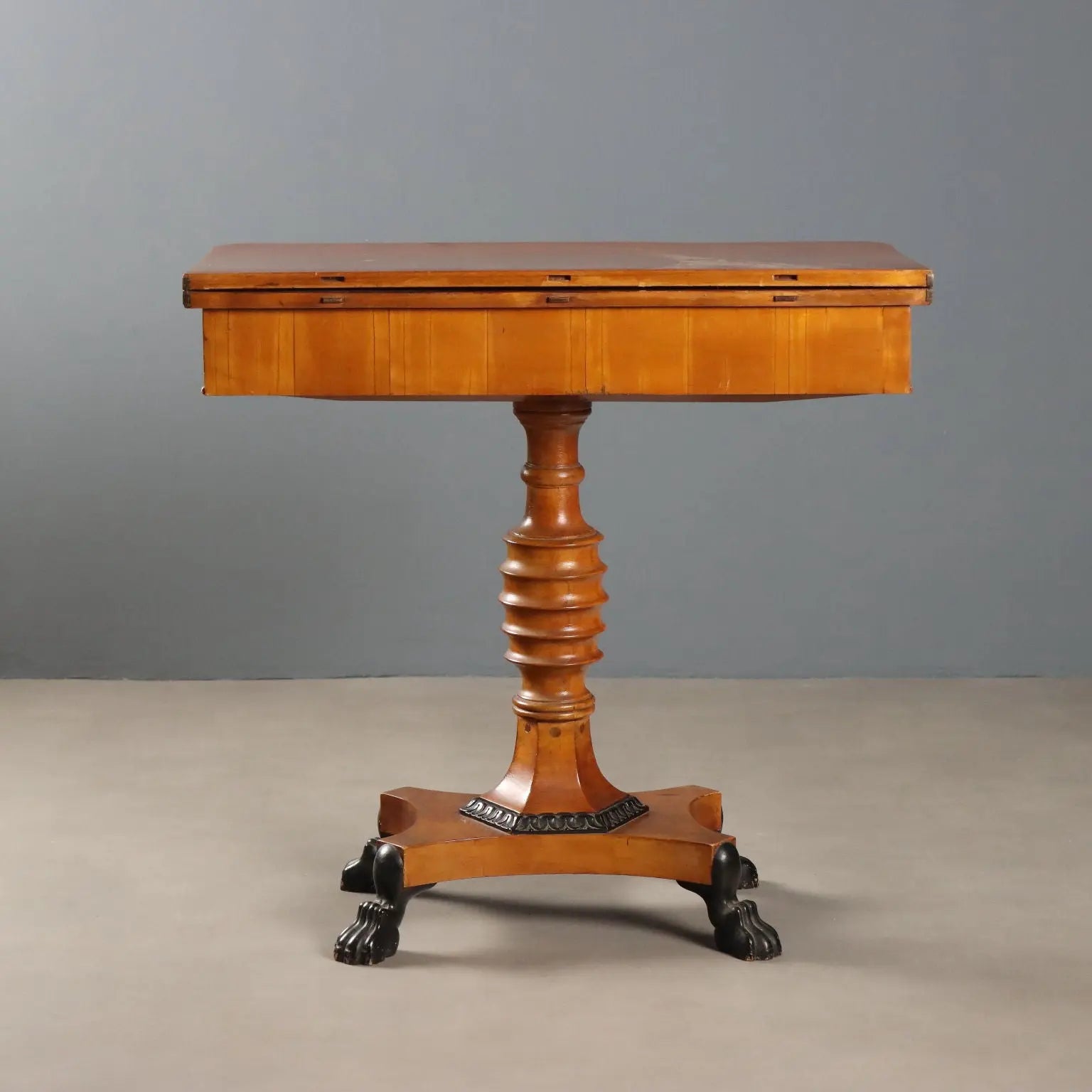 Citronnier Game Table - England 19th Century
