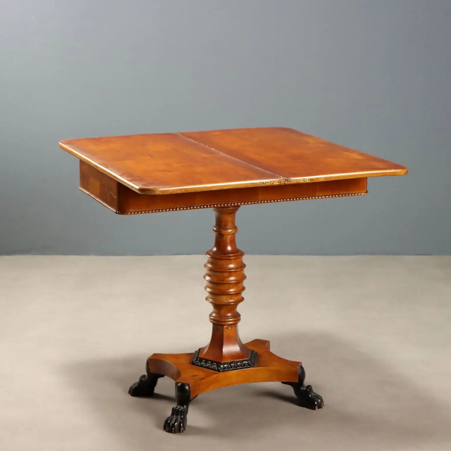 Citronnier Game Table - England 19th Century