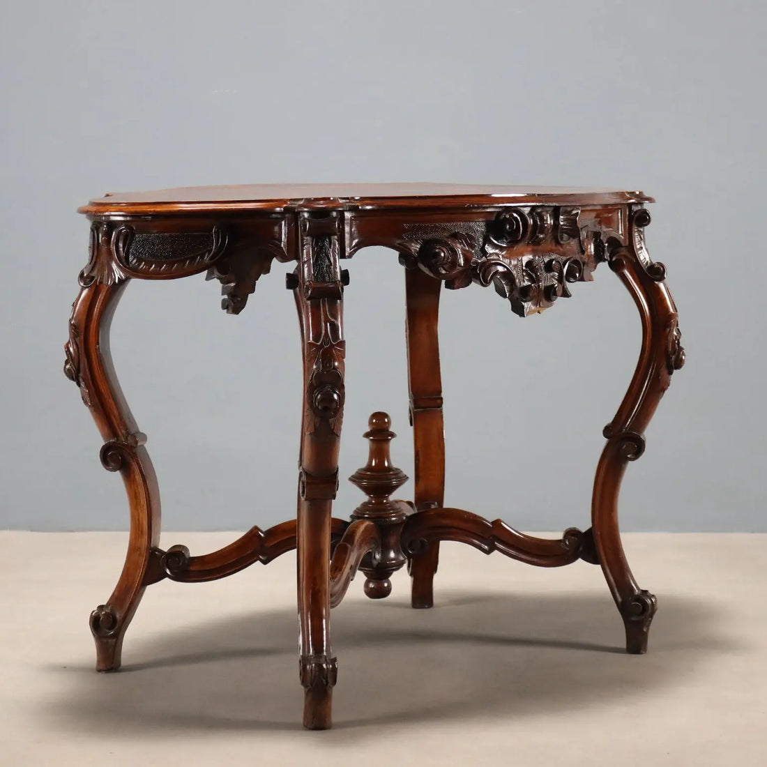 Luigi Filippo Walnut Table - 19th Century Italy