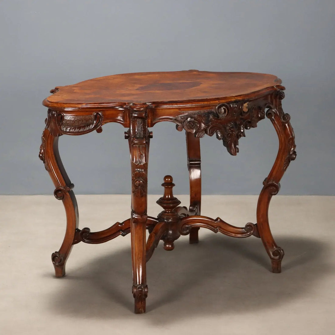 Luigi Filippo Walnut Table - 19th Century Italy