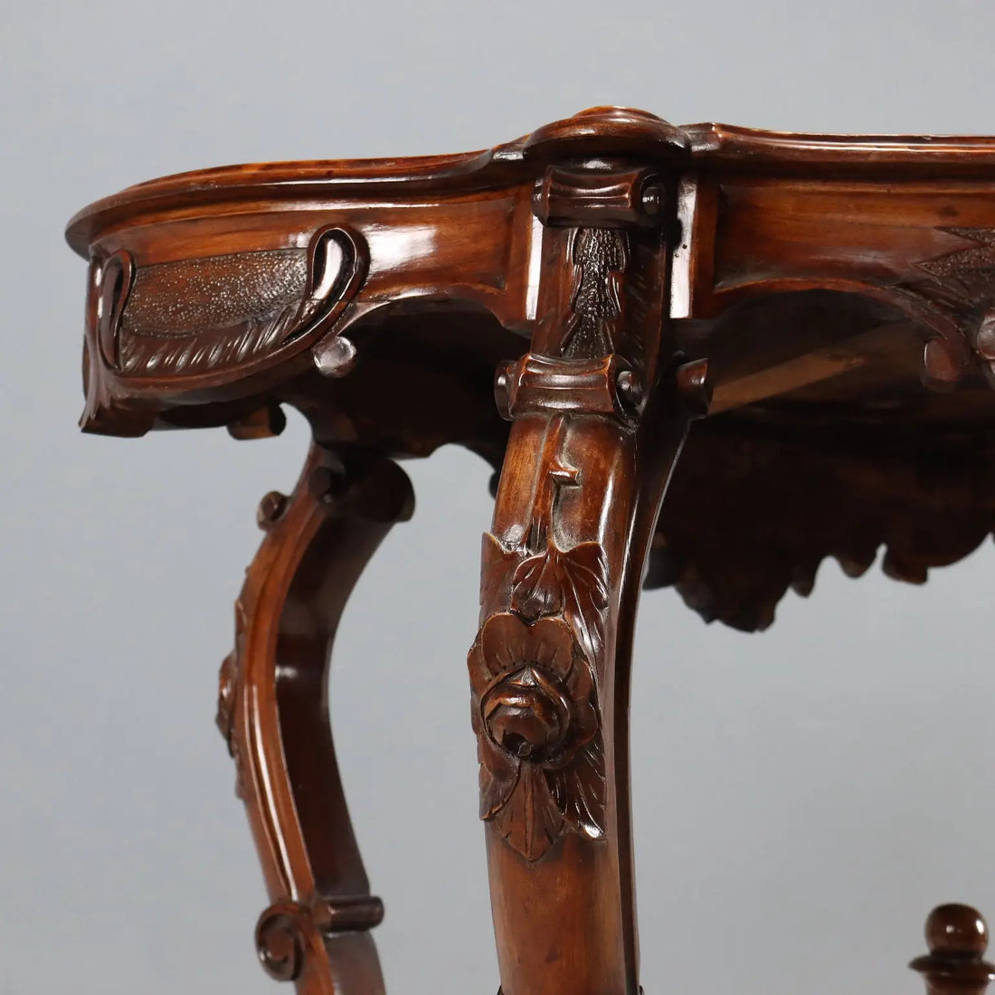 Luigi Filippo Walnut Table - 19th Century Italy