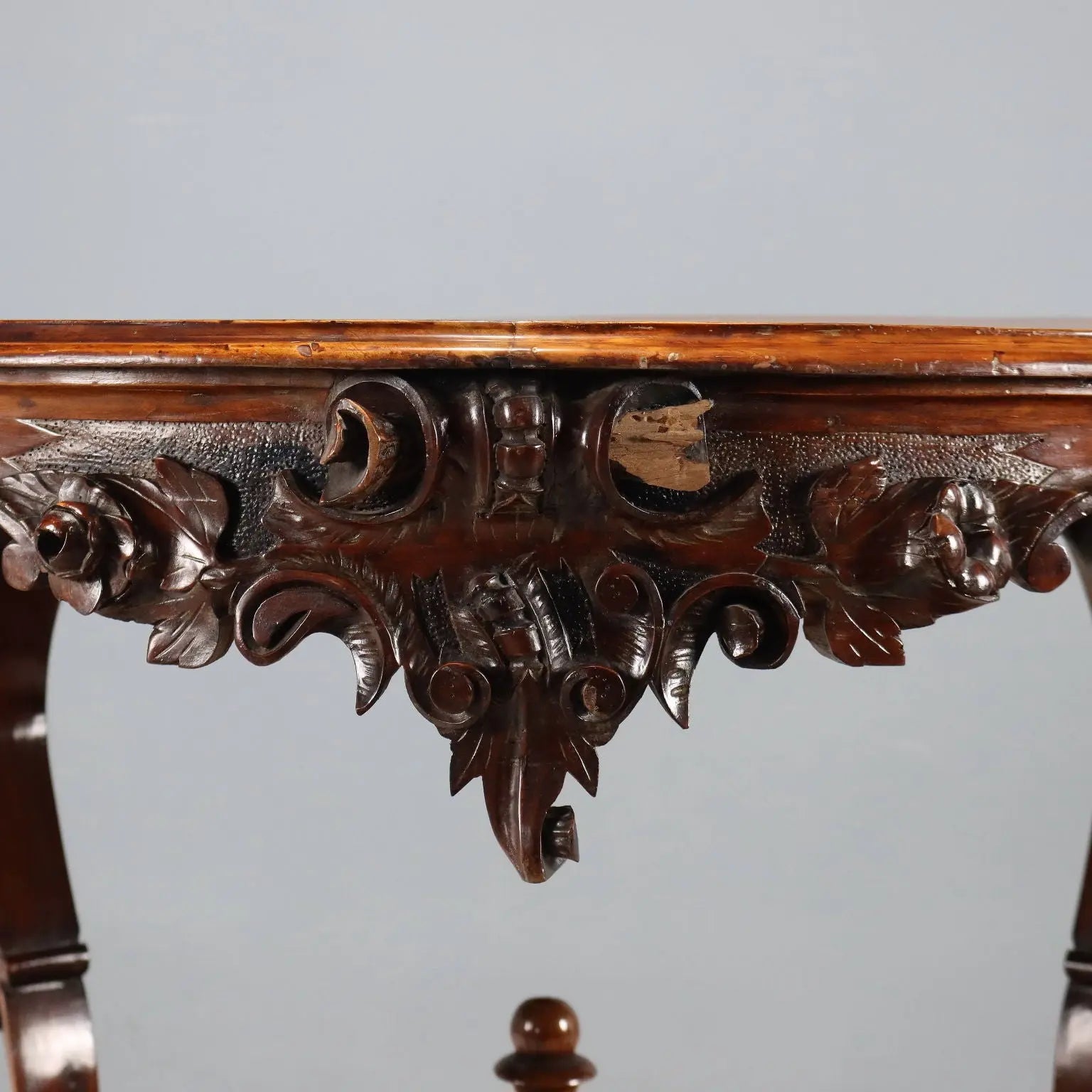 Luigi Filippo Walnut Table - 19th Century Italy