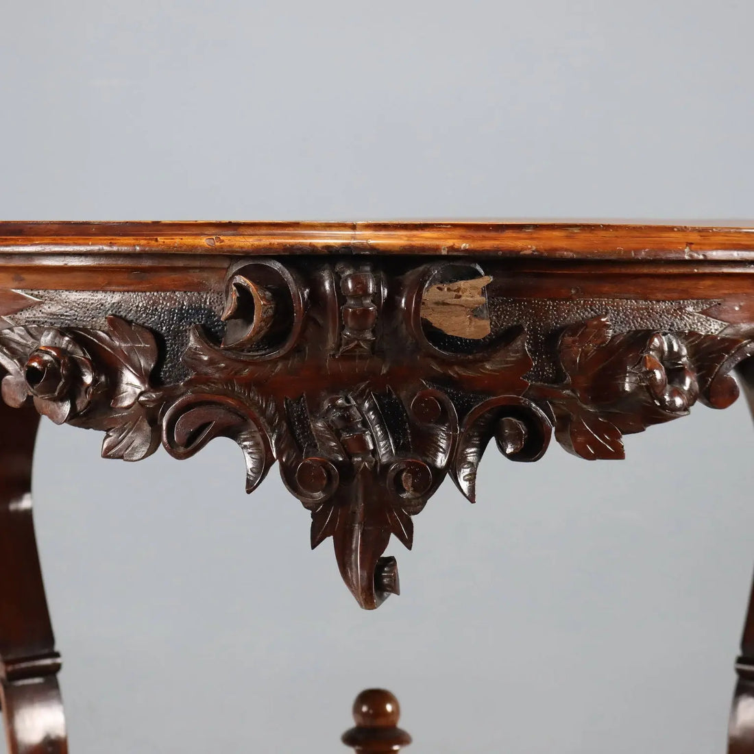 Luigi Filippo Walnut Table - 19th Century Italy