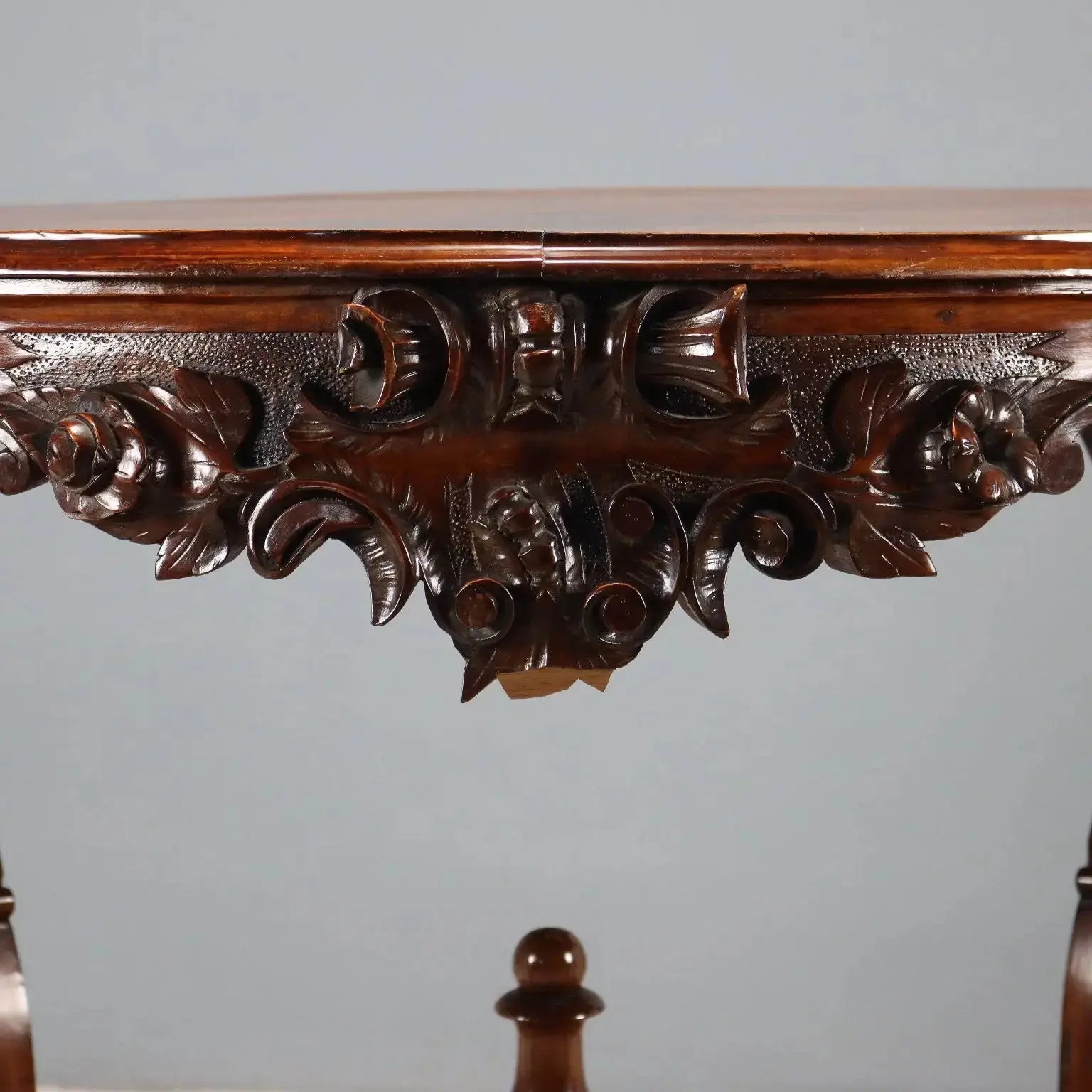 Luigi Filippo Walnut Table - 19th Century Italy