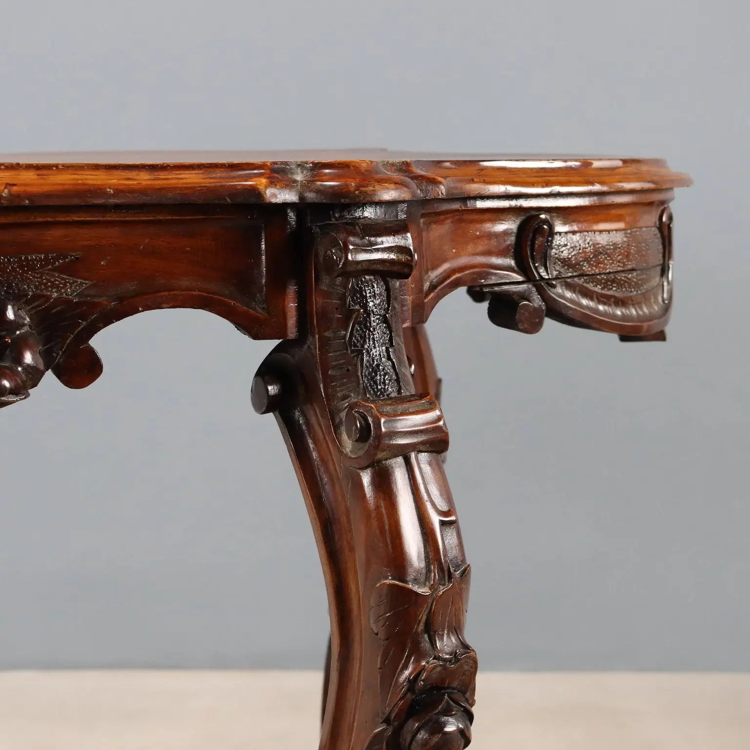 Luigi Filippo Walnut Table - 19th Century Italy