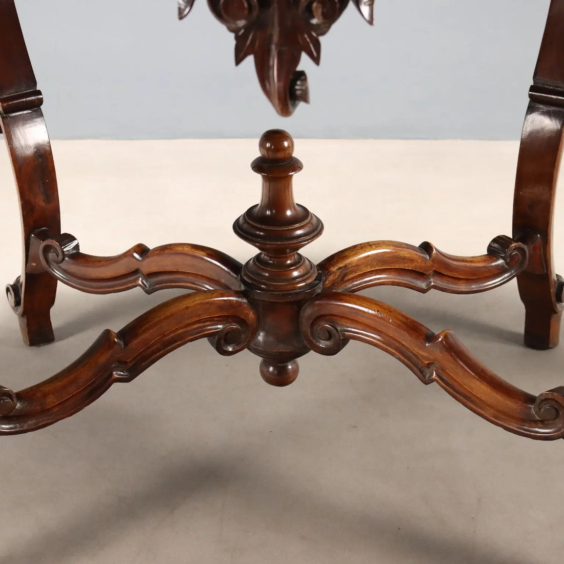 Luigi Filippo Walnut Table - 19th Century Italy