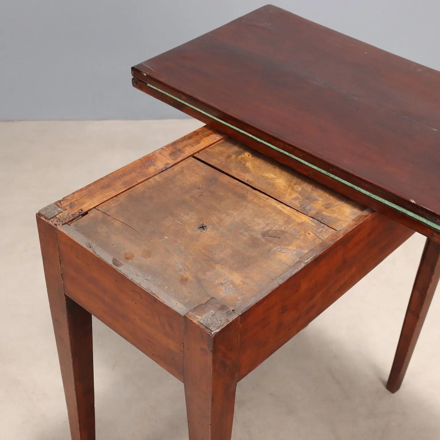 Directorate Game Table in Walnut, Early 19th Century
