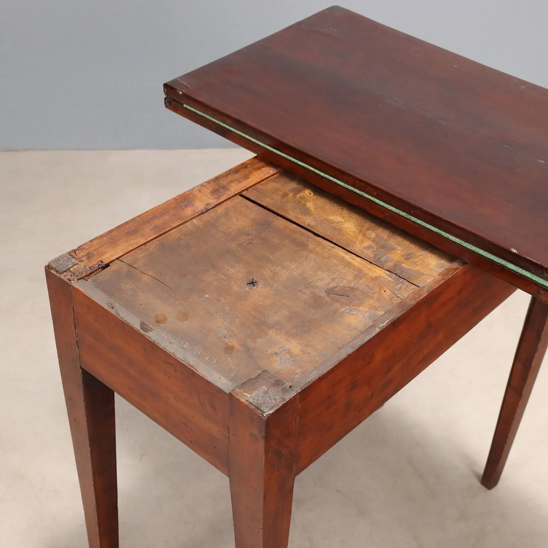 Directorate Game Table in Walnut, Early 19th Century