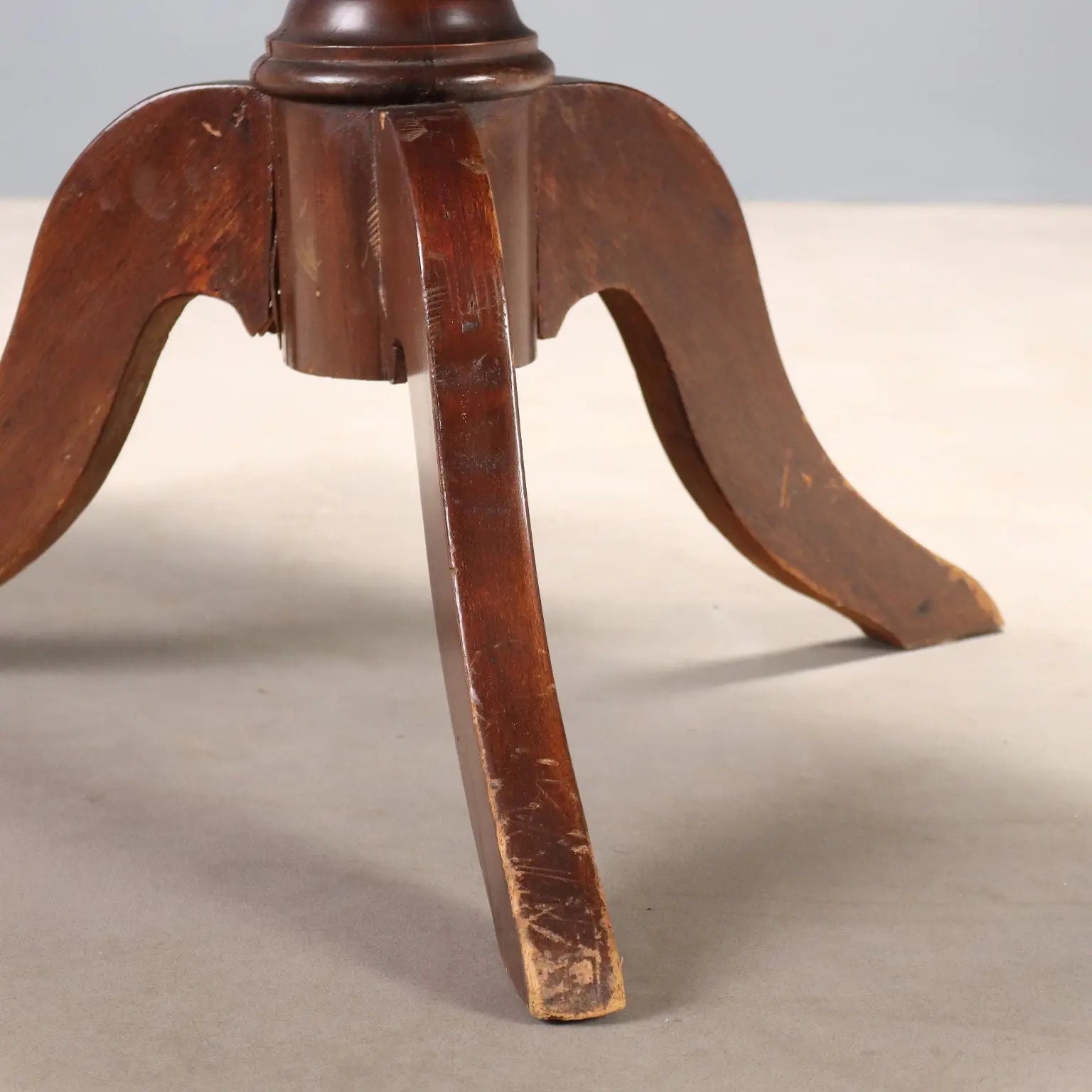 Antique Mahogany Tilt-Top Table - 19th Century