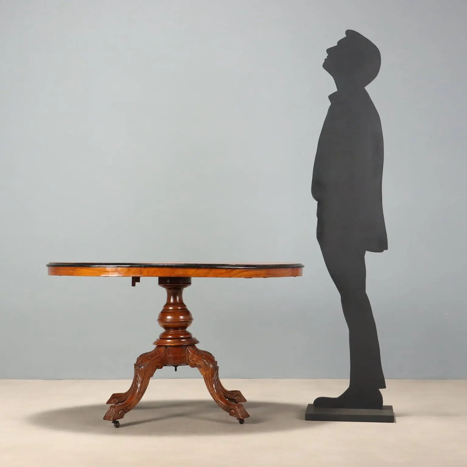 Antique Table Walnut Inlaid Top United Kingdom XIX Century