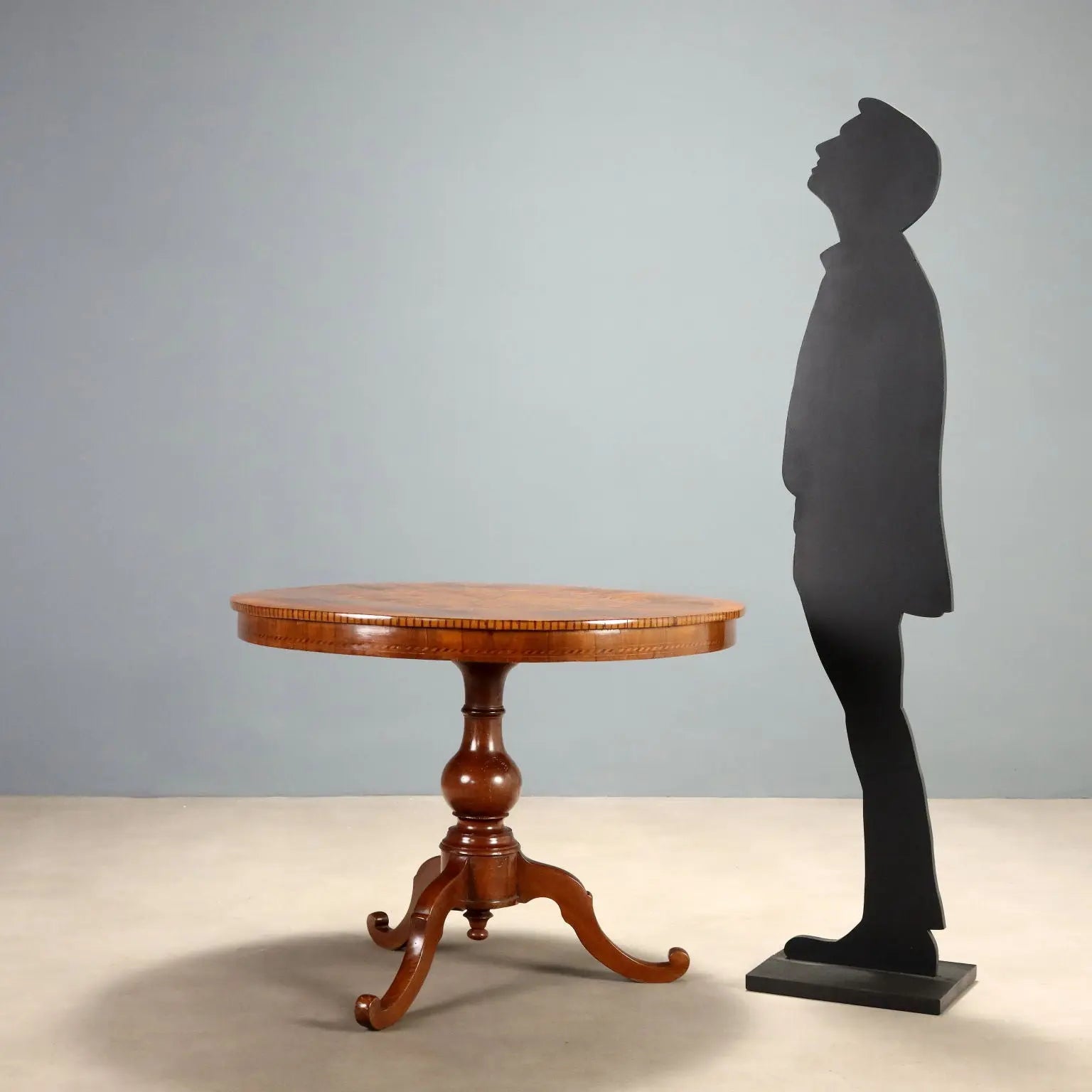 Antique Round Table Walnut Baluster-Shaped Feet Italy XIX Century