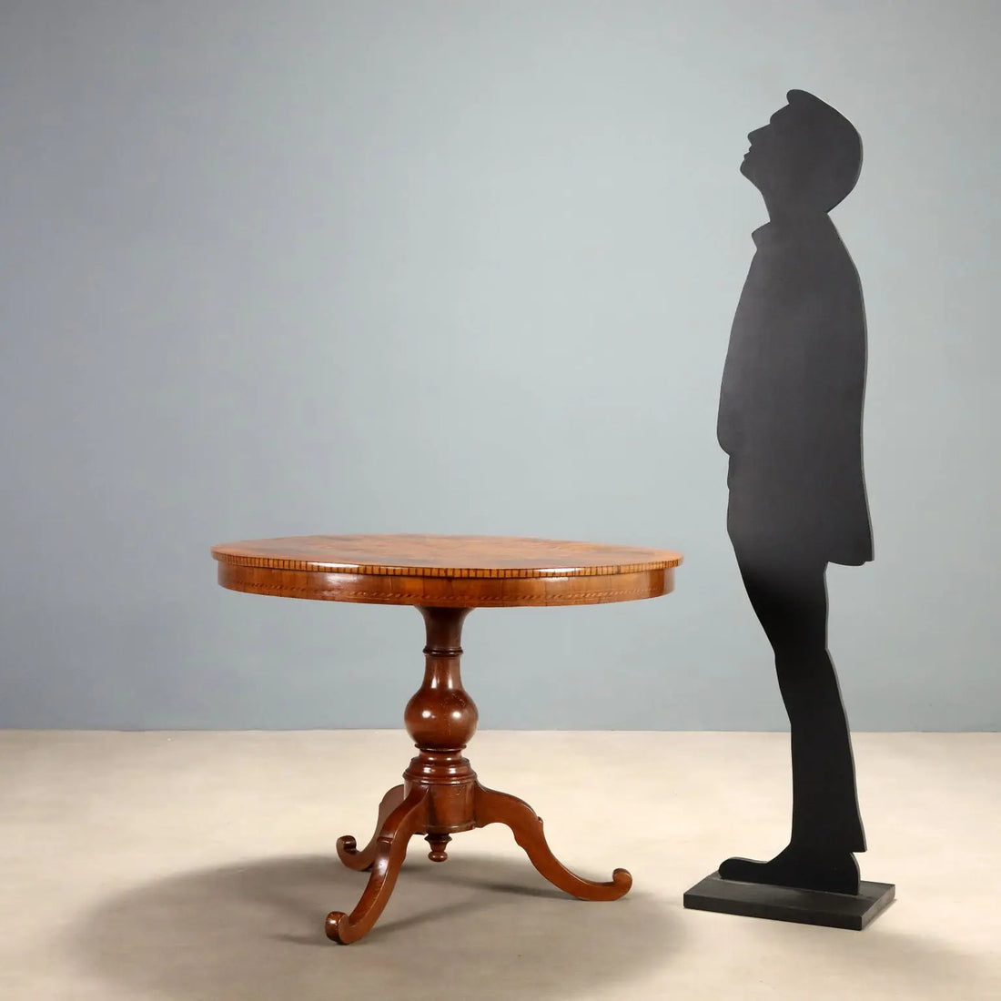 Antique Round Table Walnut Baluster-Shaped Feet Italy XIX Century
