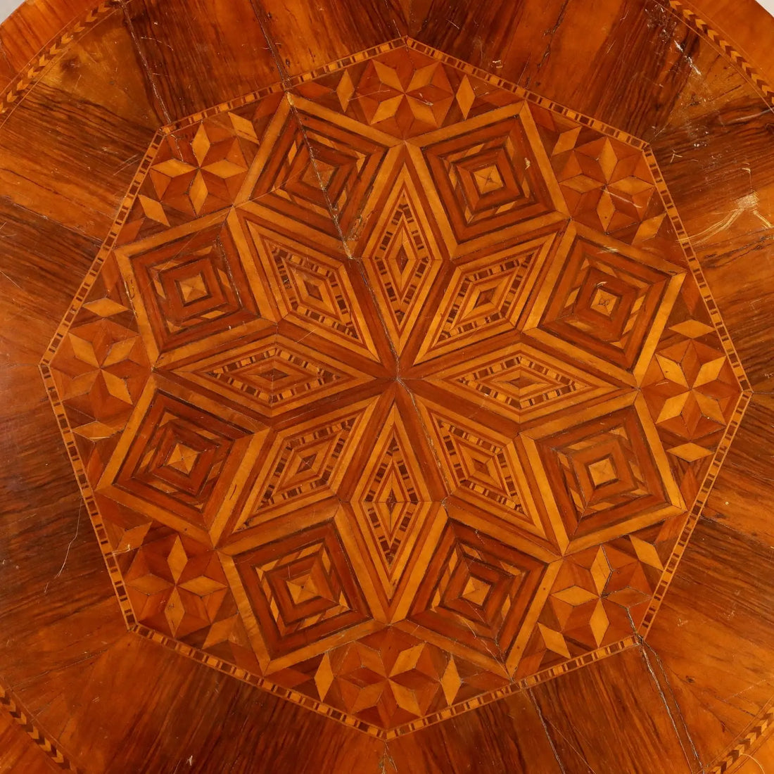 Antique Round Table Walnut Baluster-Shaped Feet Italy XIX Century