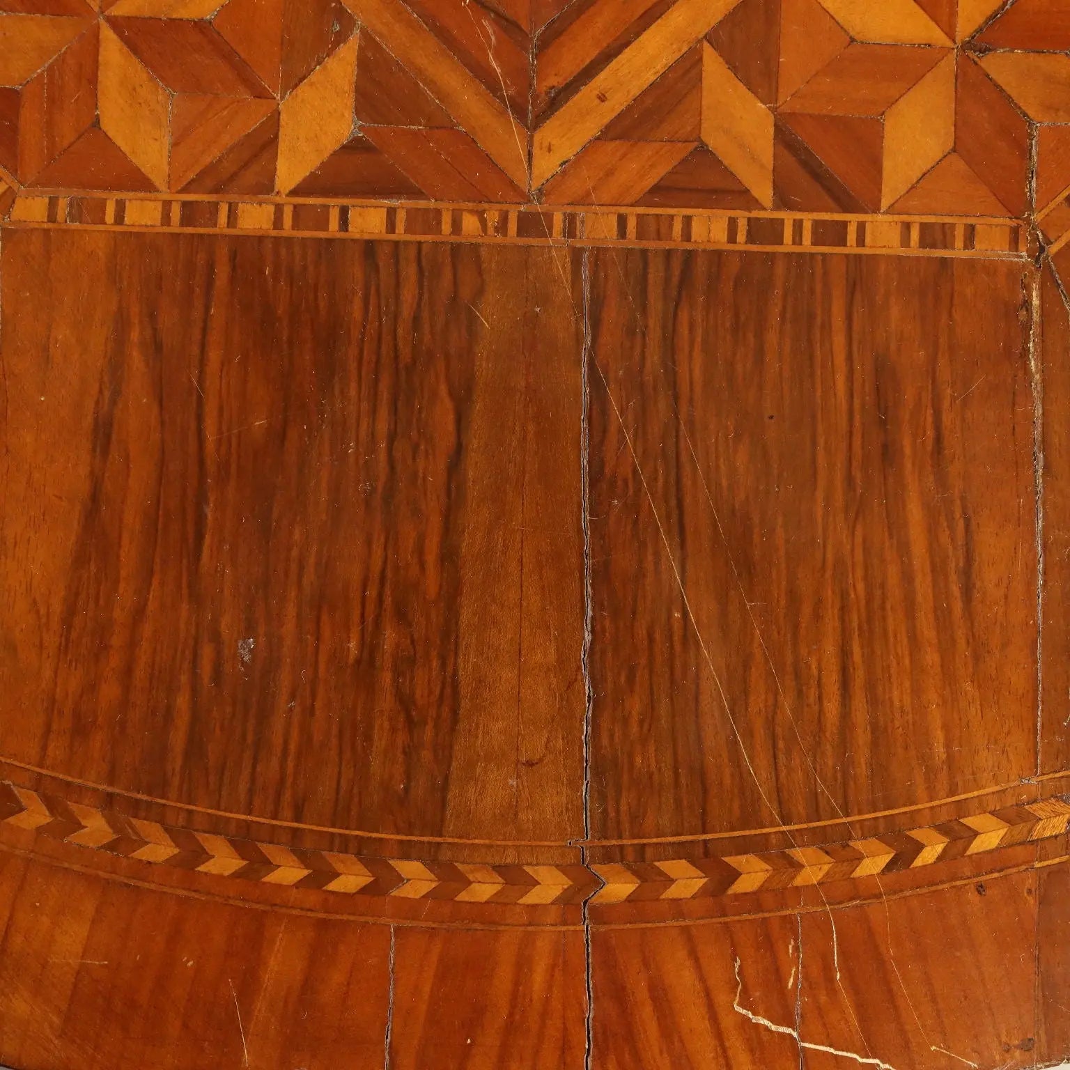Antique Round Table Walnut Baluster-Shaped Feet Italy XIX Century