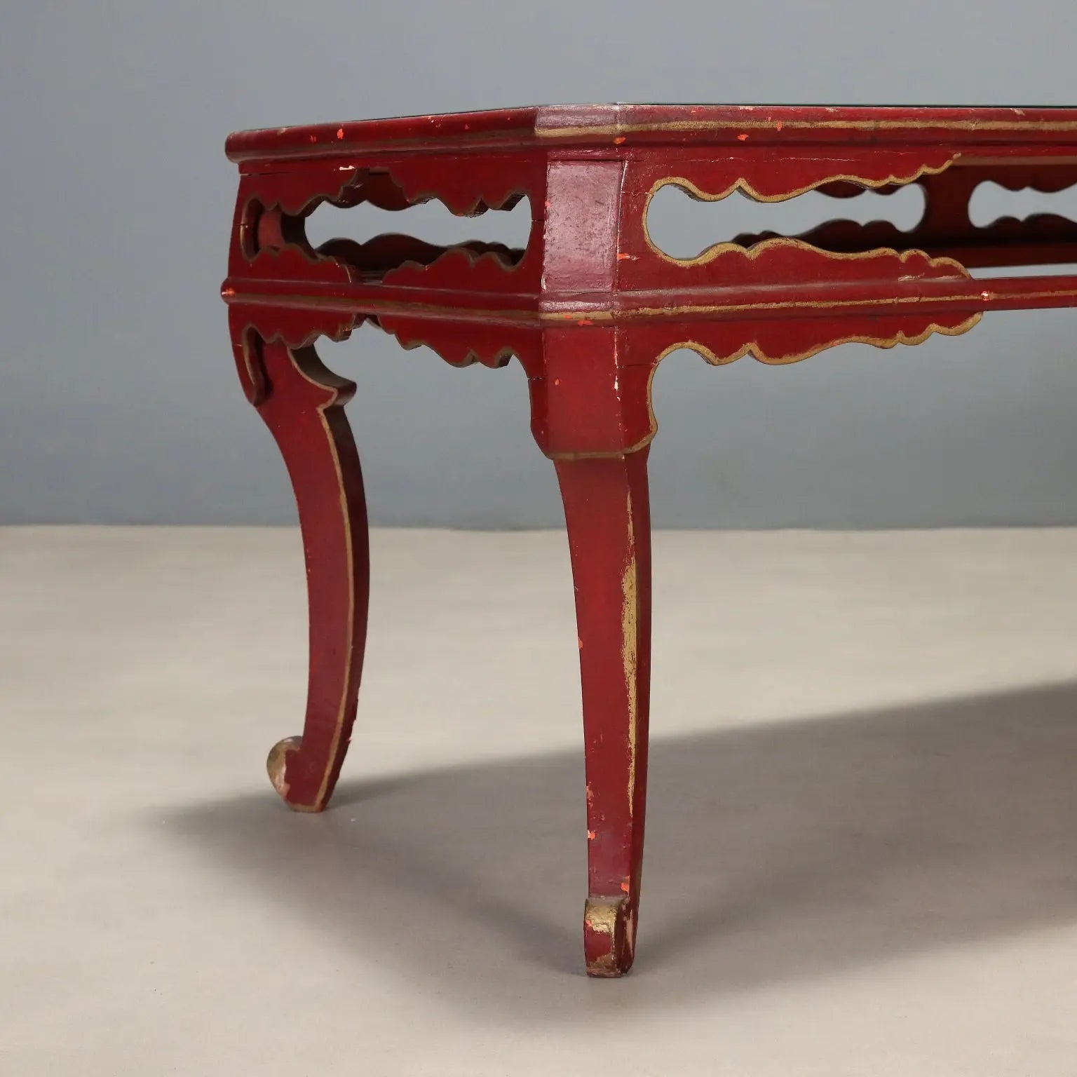 Chinoiserie Lacquered Wood Table - China 19th Century