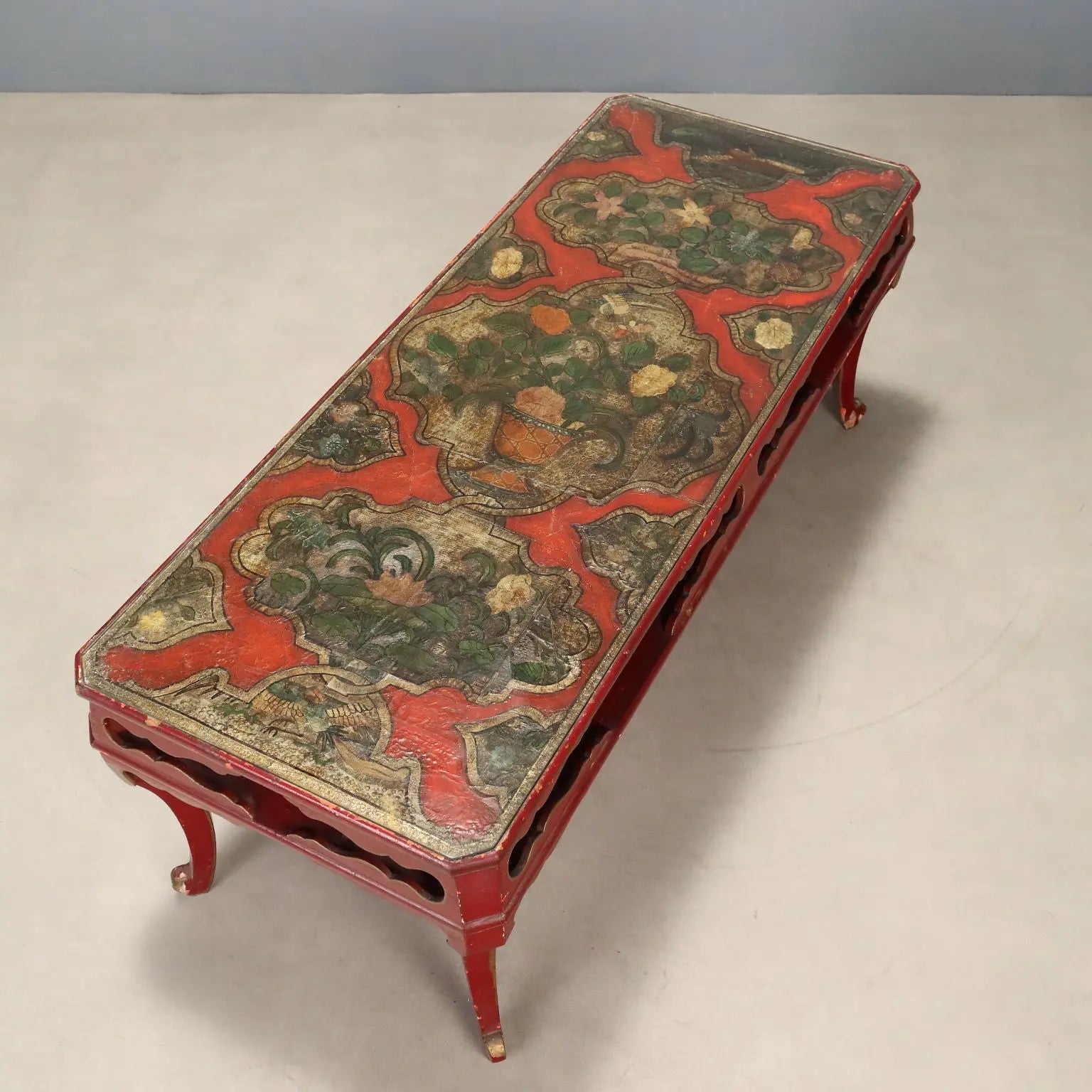 Chinoiserie Lacquered Wood Table - China 19th Century
