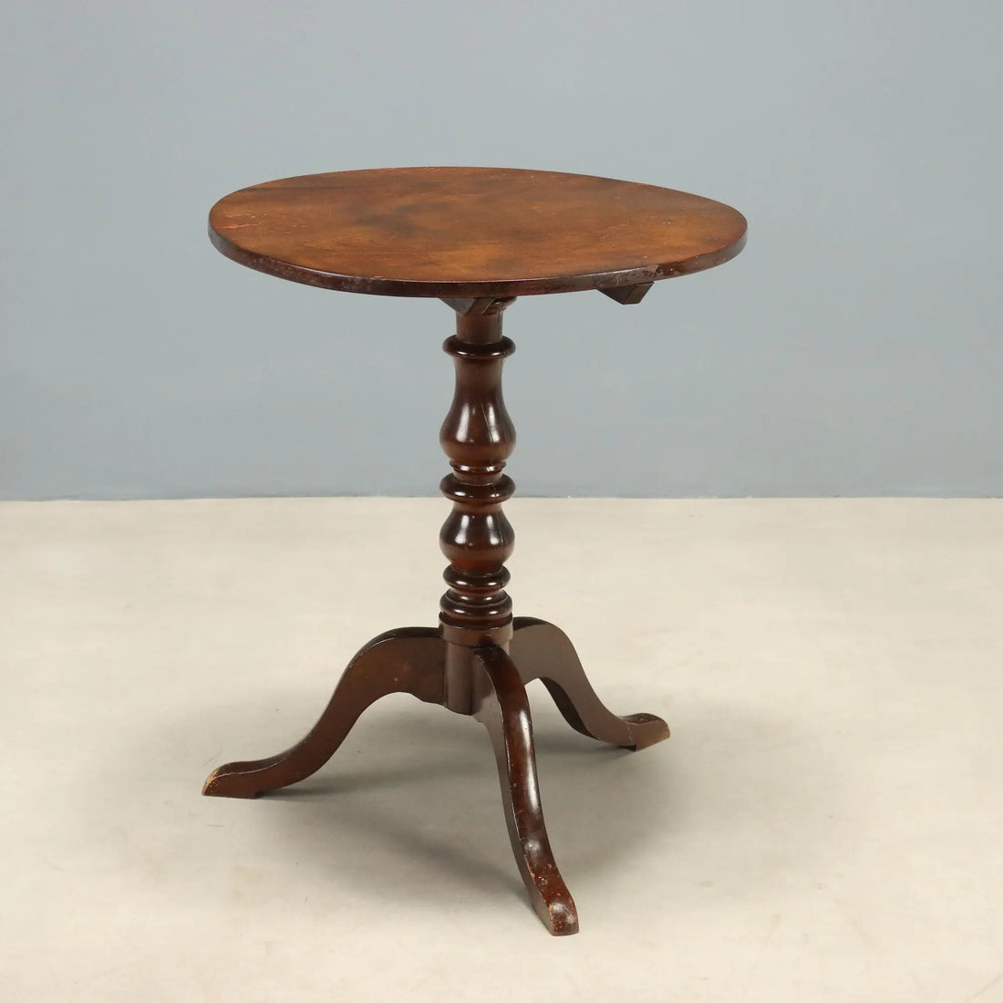 Antique Table Walnut Shaped Feet Italy Early XX Century