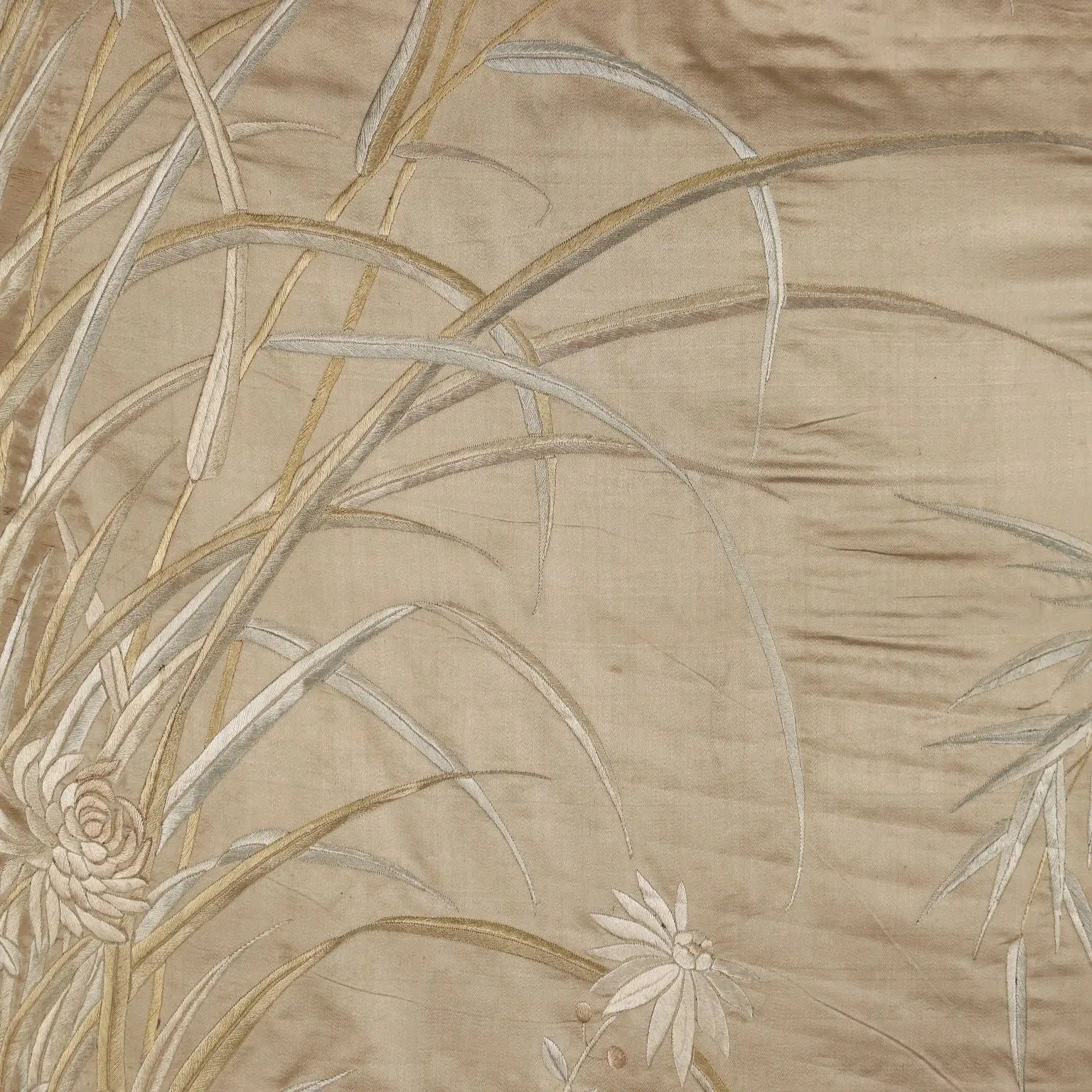 Great Antique Room Divider Coloured and Embroidered Silk XIX Century