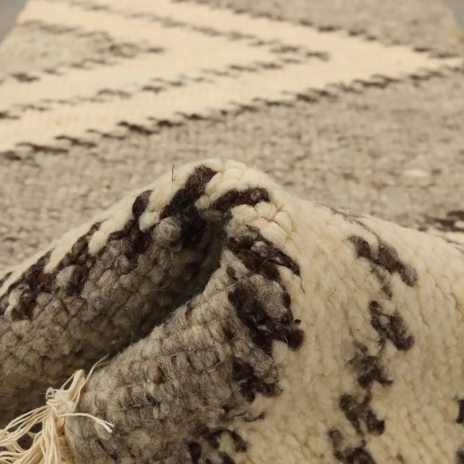 Vintage Carpet Wool Blend Italy XX Century - 51 x 24 in | Modernism | Complements