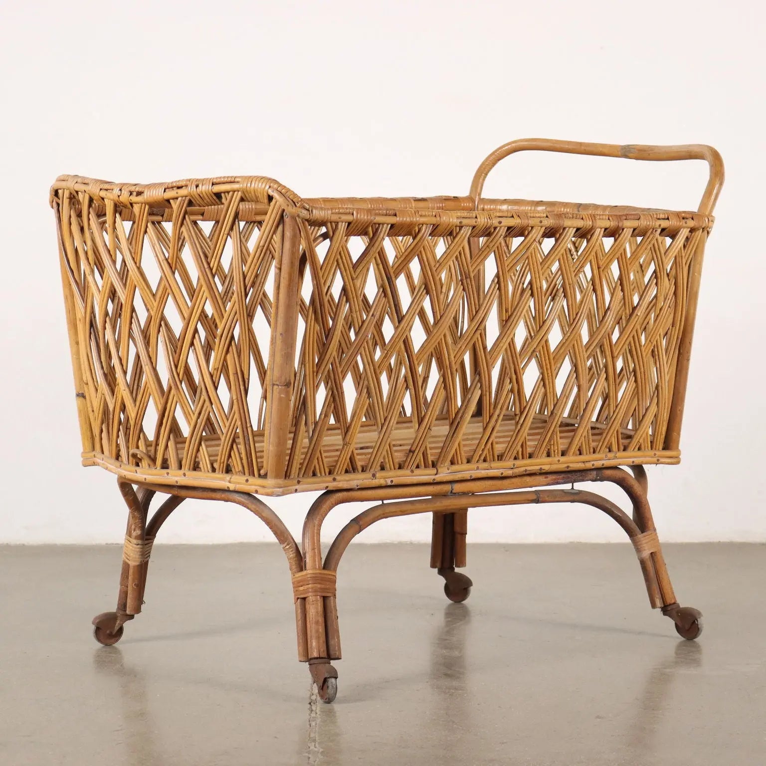 Vintage Cradle from the 1960s Bamboo Structure Complement Furnishing | Modernism | Complements