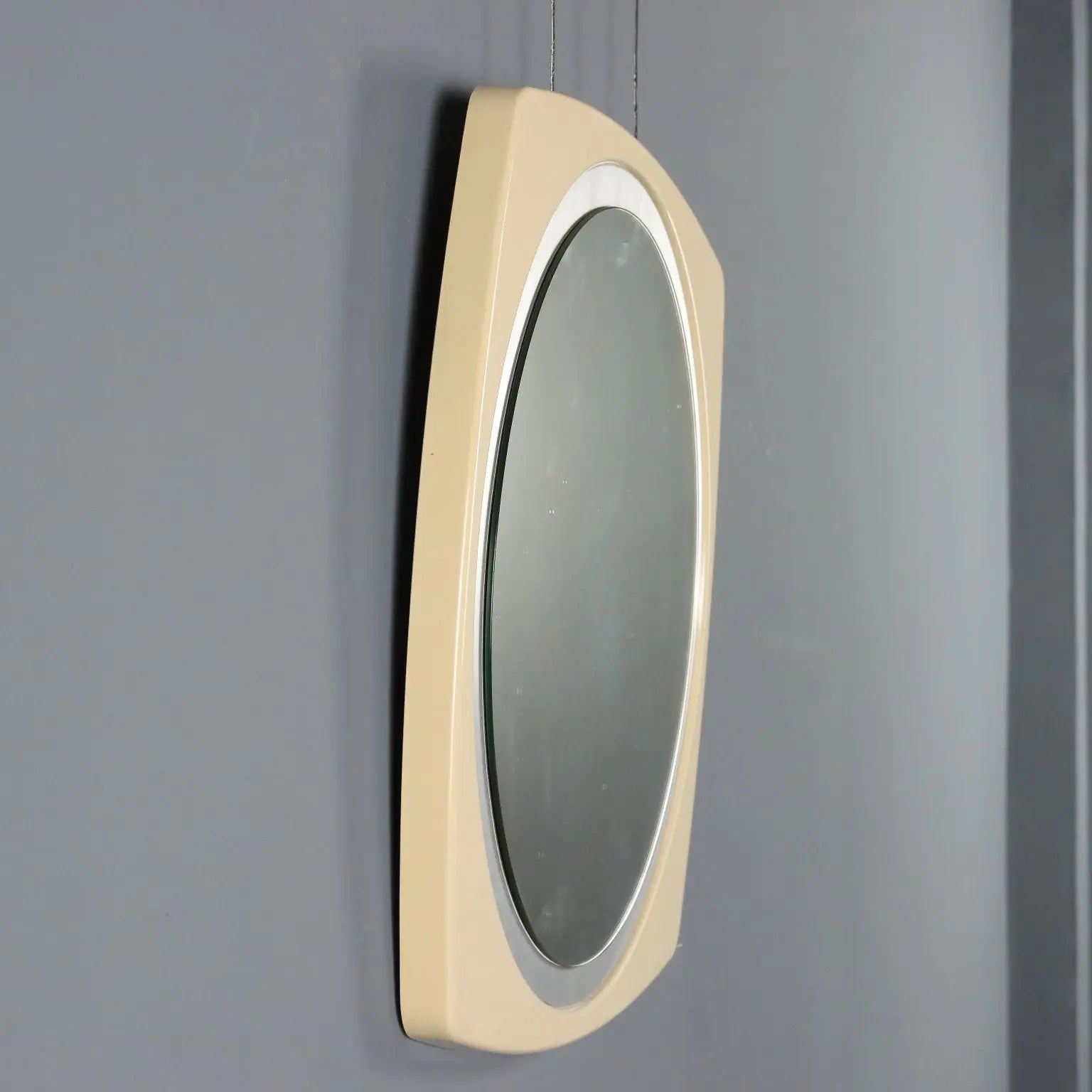 Vintage Round Mirror Plastic Frame Glass Design Italy 1970s | Modernism | Complements